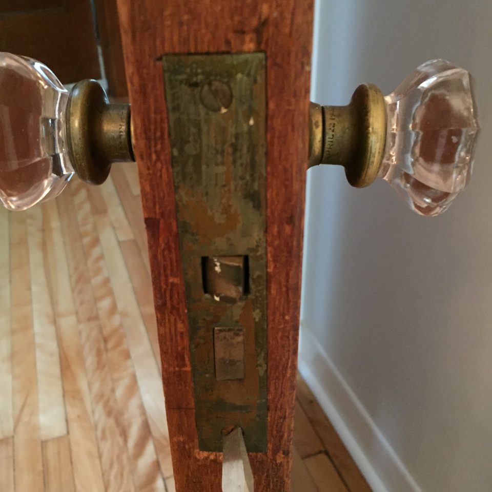 How to fix antique doorknob broken latch | DIY Montreal