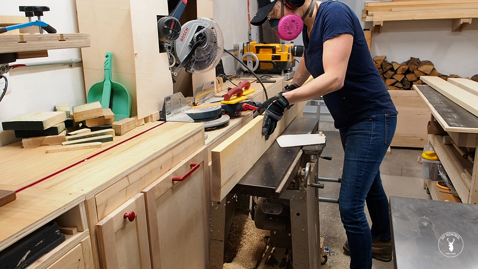 DIY Desk Top Build Tutorial DIY Montreal   DIY Desk Top Lumber Milling Process Step 2 Square One Edge On Jointer 